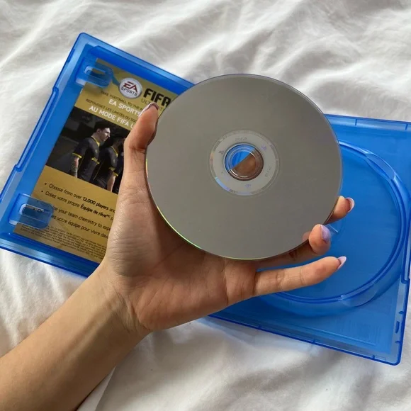 PS4 FIFA 16 Game - Picture 6 of 7